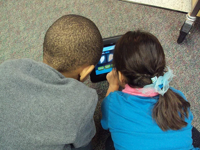 Apple and the Digital Textbook Counter-Revolution