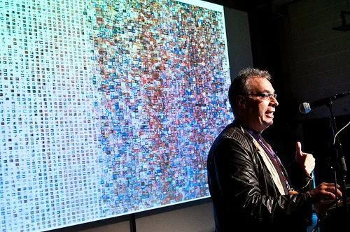 The rebirth of data – between database and narrative